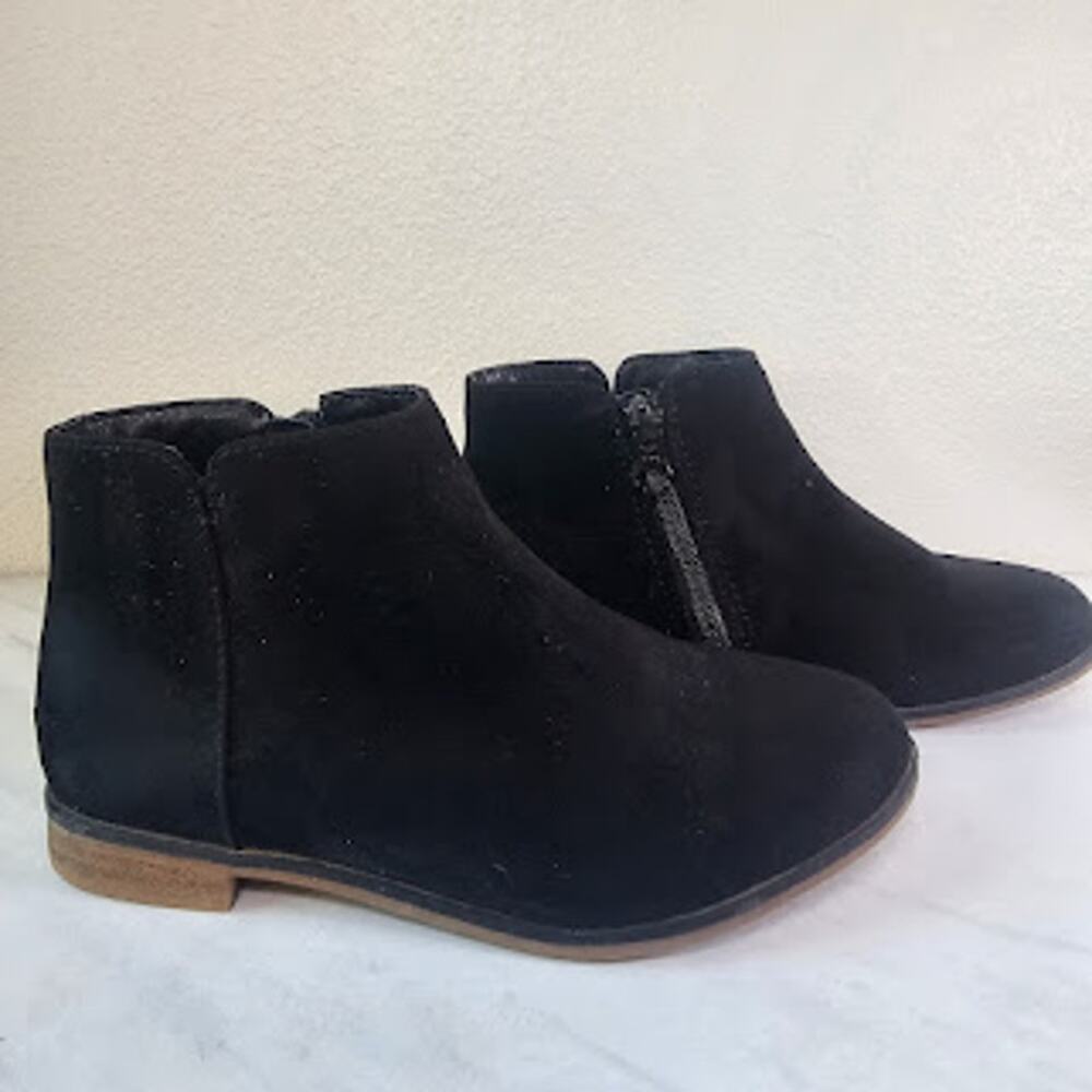 Cat & Jack Black Booties- Girls Size 1- Estimated Retail- $30